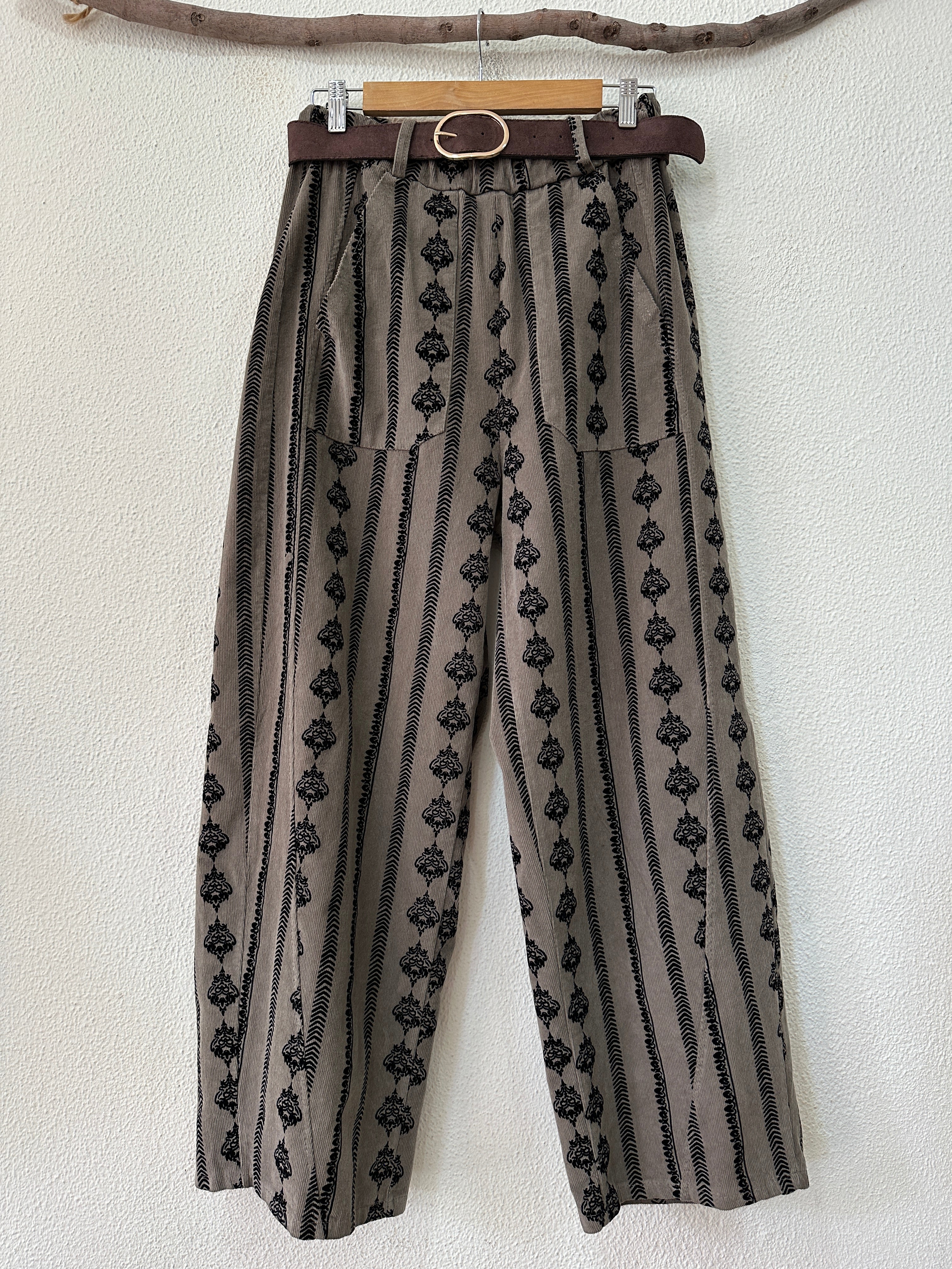 Calças em microbombazina bordadas CAMILLE