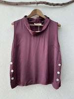 Load image in the gallery viewer,Top acetinado c/ botões GRAFF
