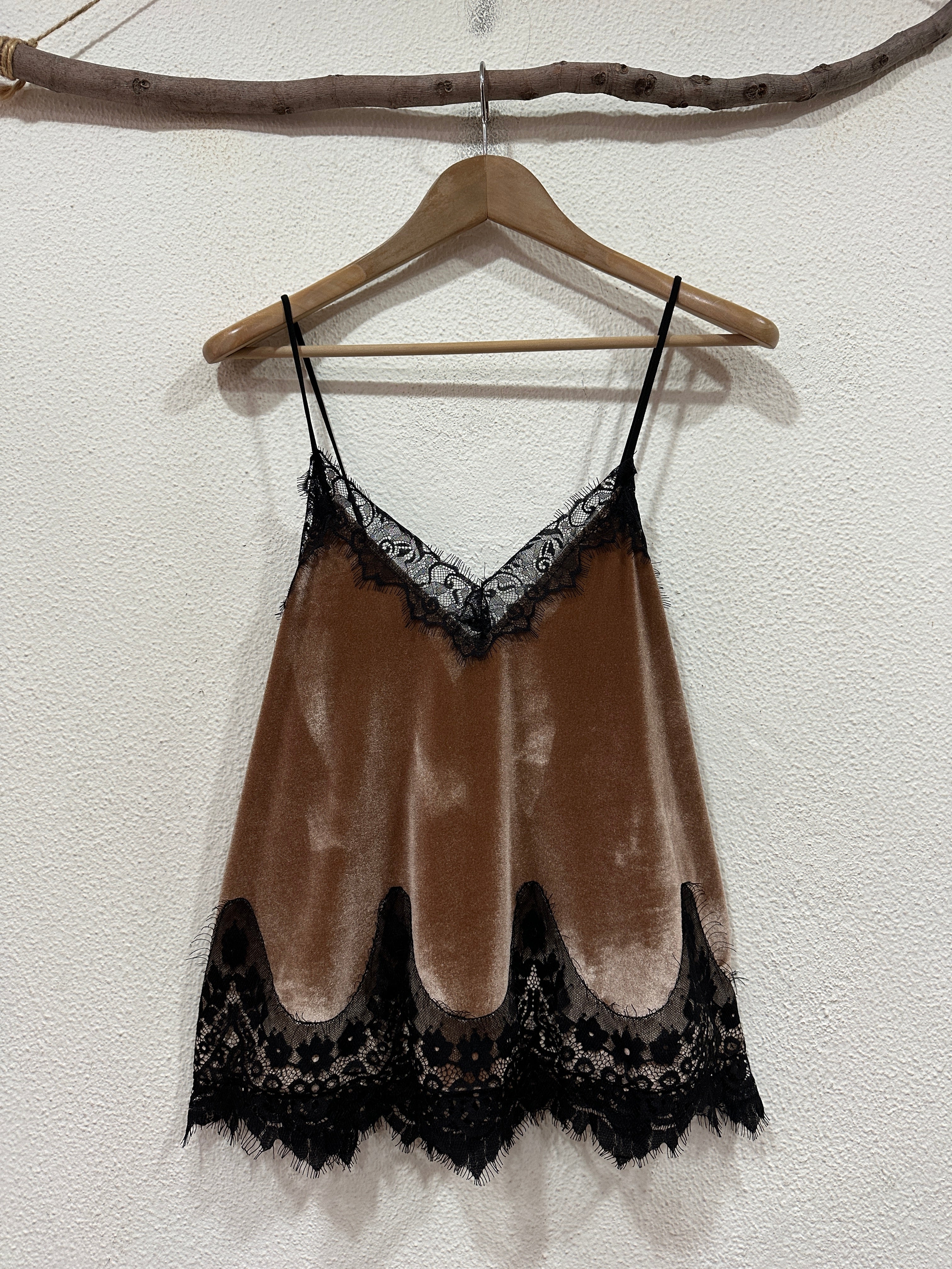 Top em veludo cristal c/renda AMETHYST