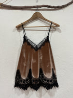 Load image in the gallery viewer,Top em veludo cristal c/renda AMETHYST
