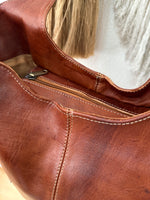 Carregar imagem no visualizador da galeria, Mala em pele SAÏDIA
