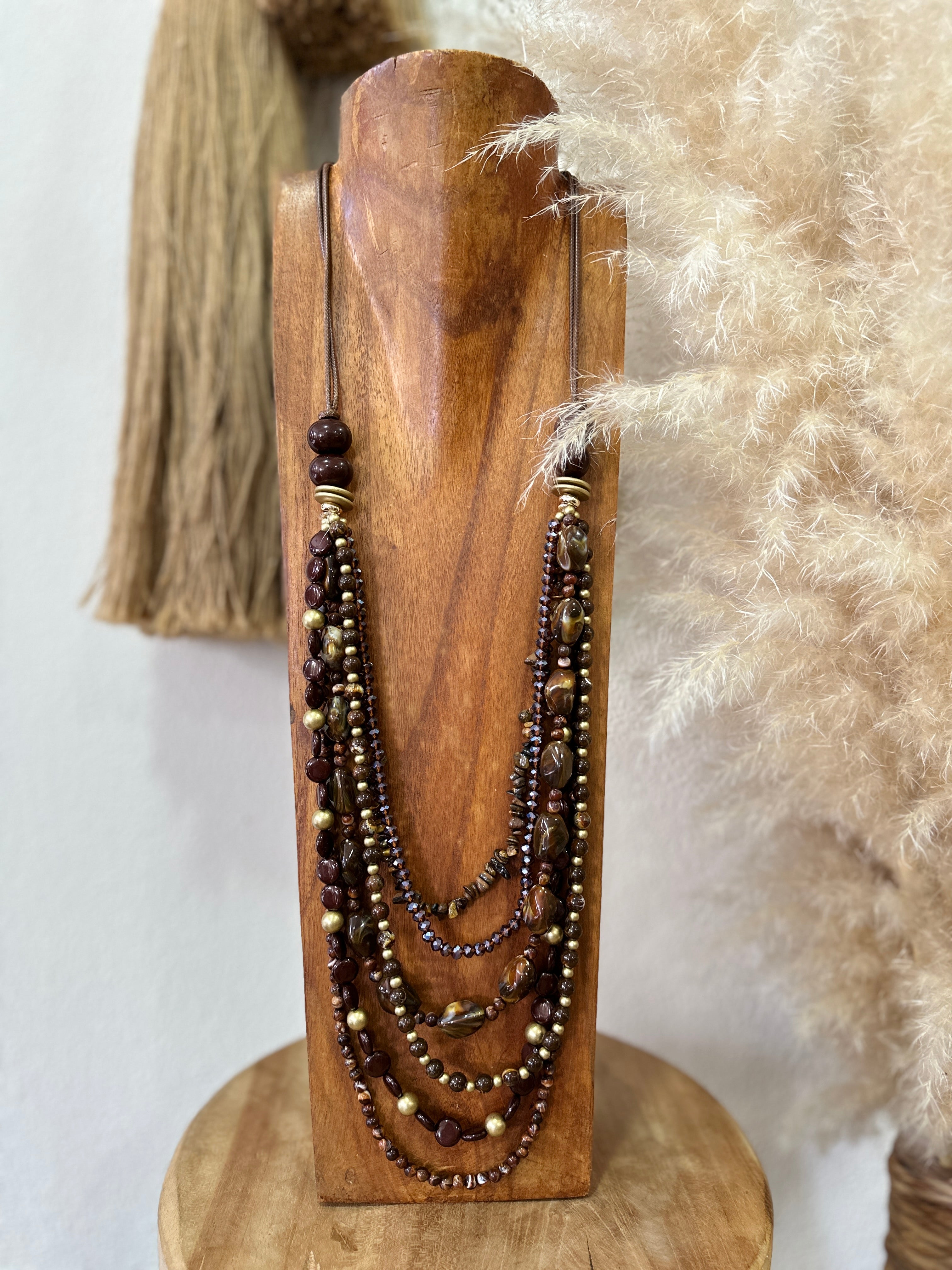 Colar multivoltas MEGG