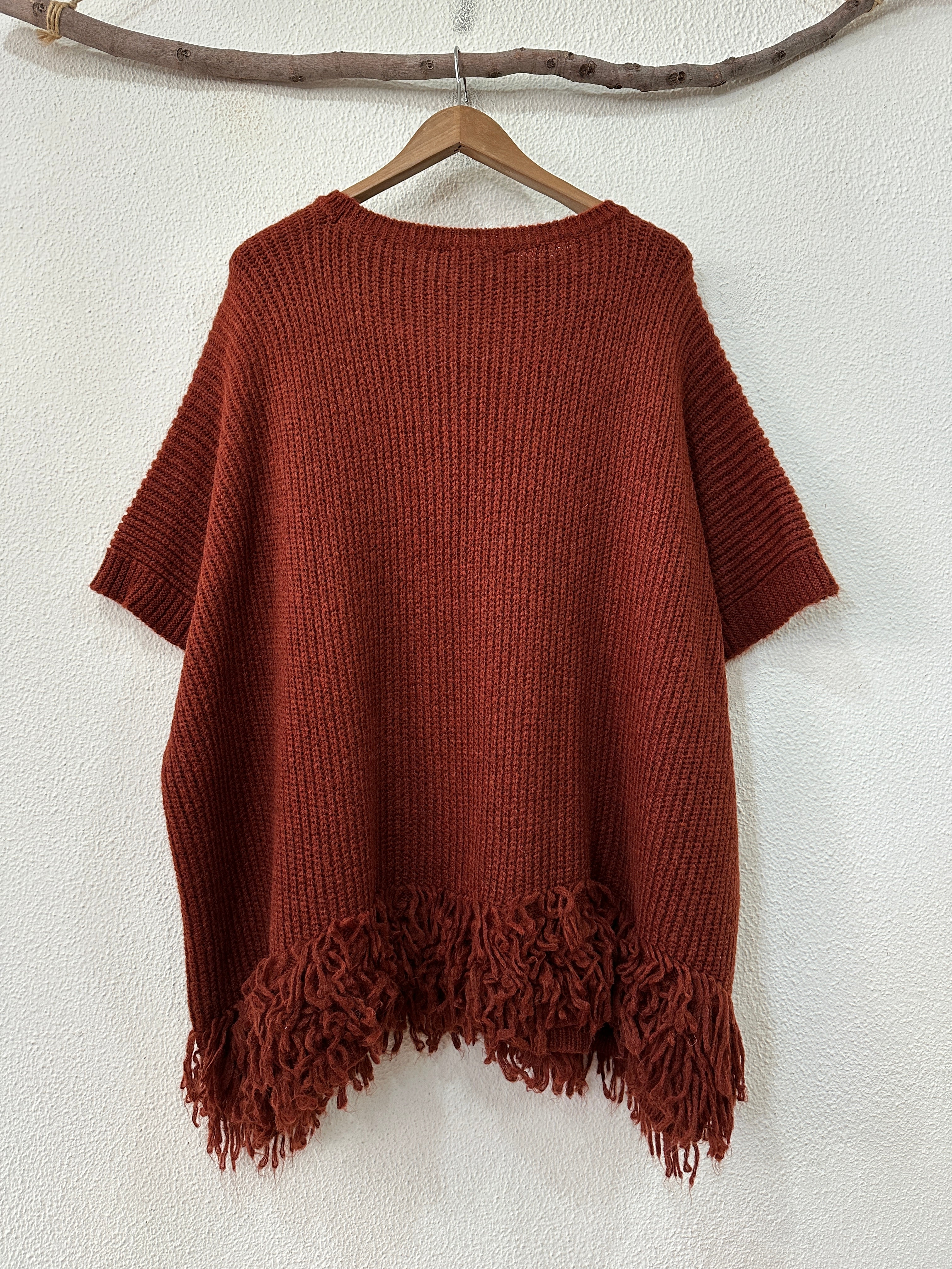 Poncho em malha c/franjas CALÍOPE