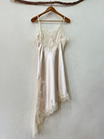 Load image in the gallery viewer,Top/ vestido assimétrico acetinado MUSE
