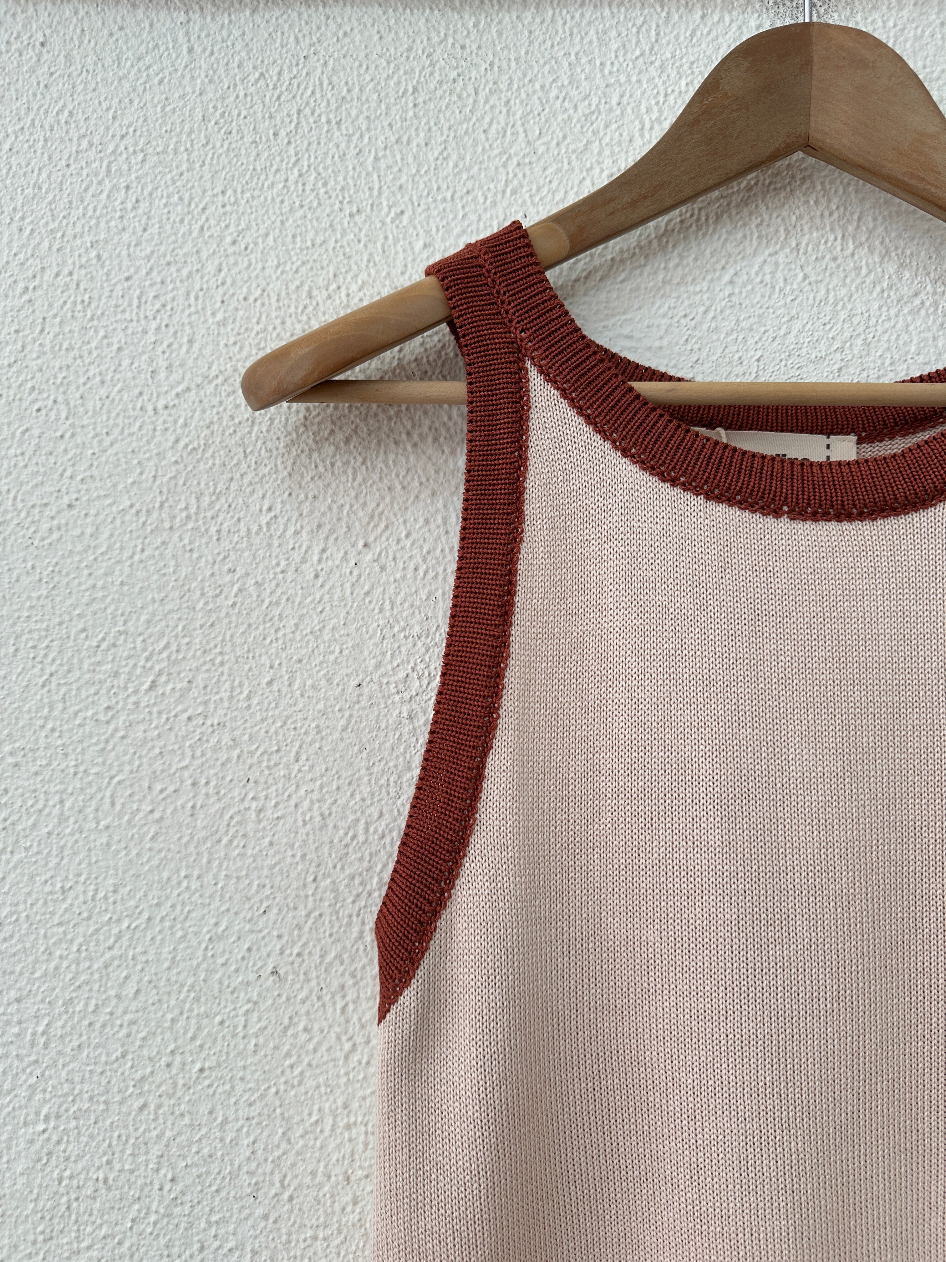 Top de malha em contraste EVIE