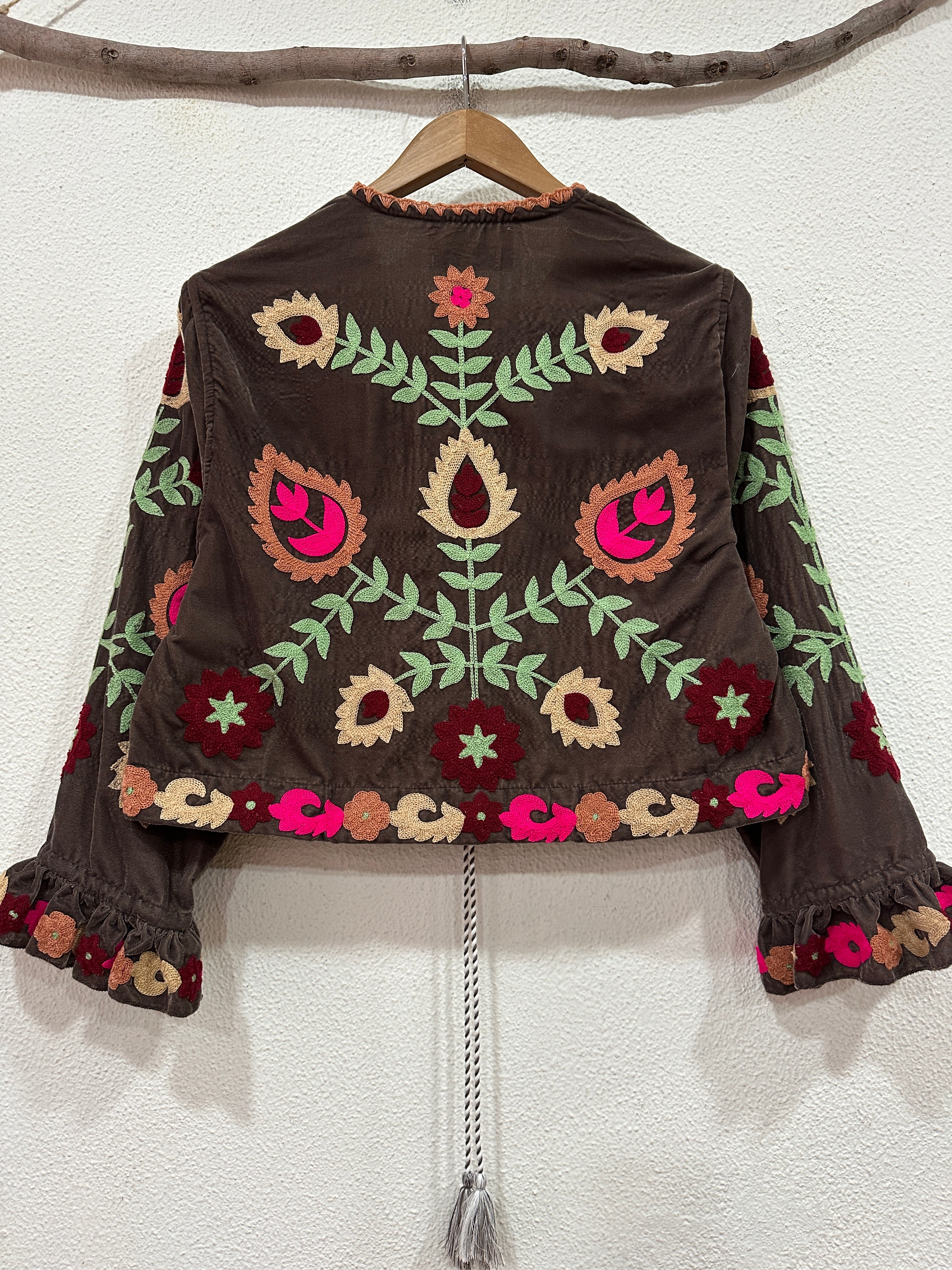 Casaco curto em veludo bordado GAYATRI