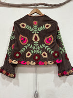 Load image in the gallery viewer,Casaco curto em veludo bordado GAYATRI
