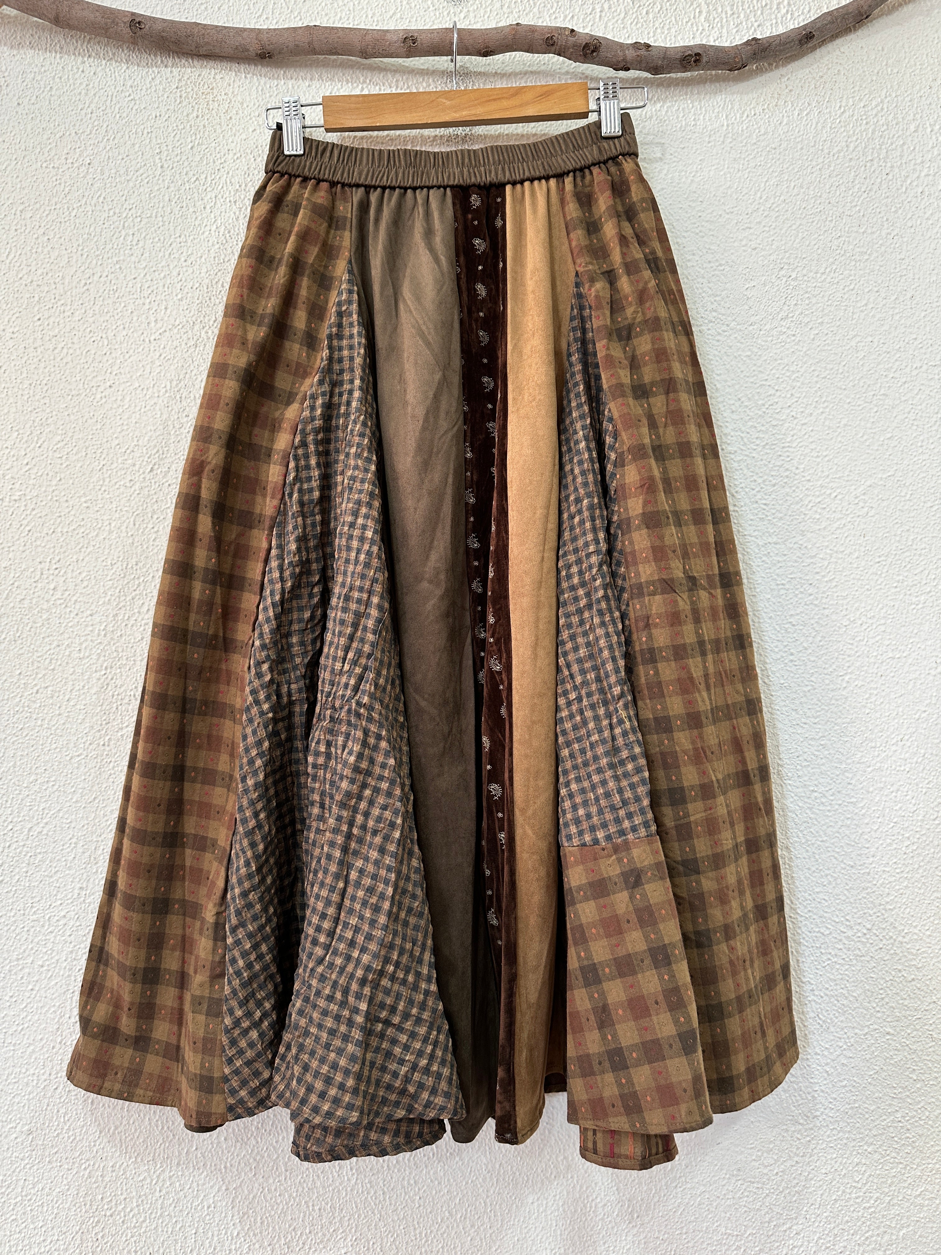 Saia em godés efeito retalhado DOLL