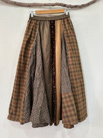 Load image in the gallery viewer,Saia em godés efeito retalhado DOLL
