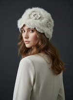 Load image in the gallery viewer,Gorro em crochet com pelo SIBERIA

