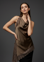 Carica l&#39;immagine nel visualizzatore della galleria,Top em cetim c/rendas e decote em halter SANDIE
