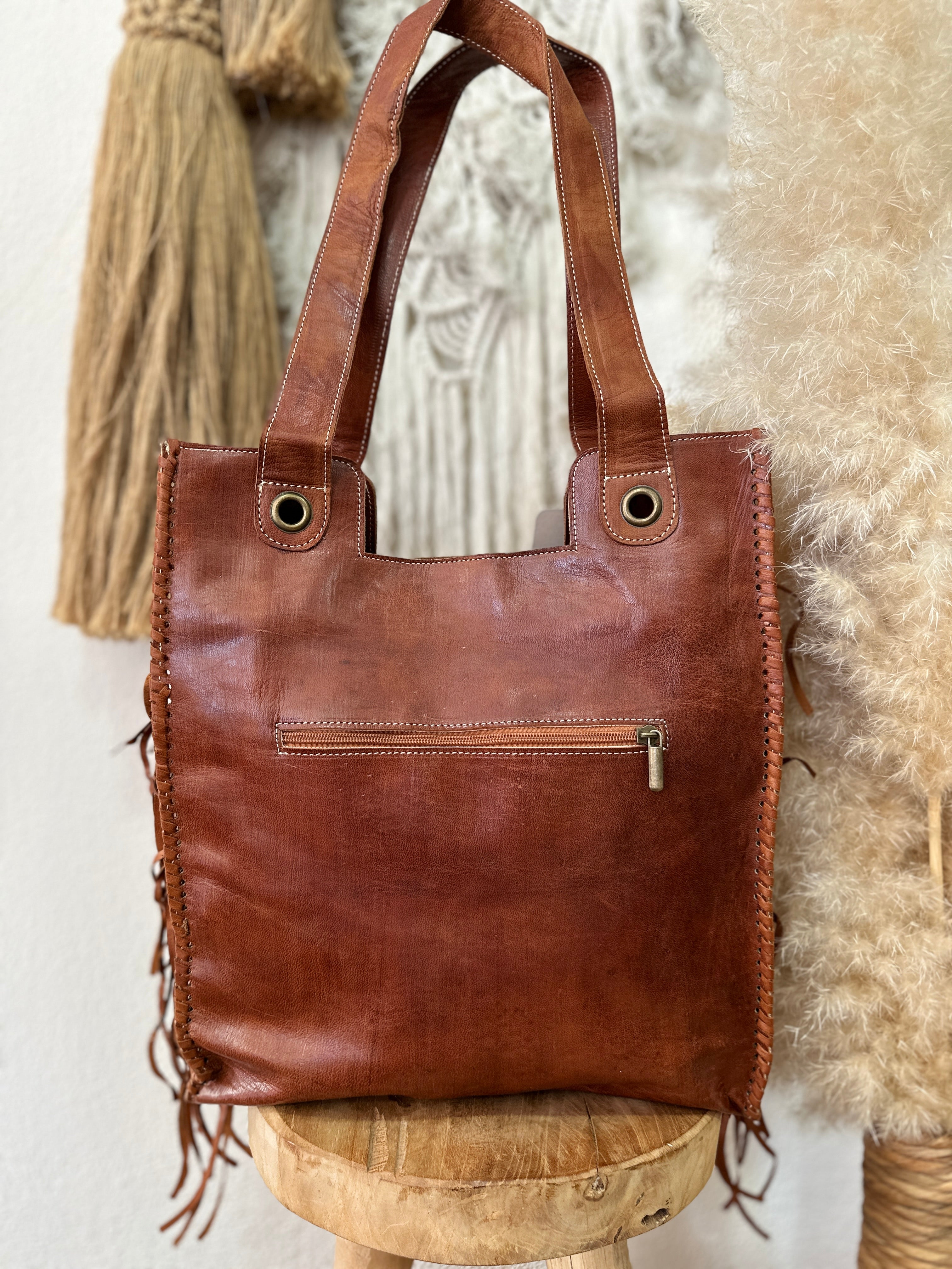 Mala em pele c/ tachas e franjas RUBY