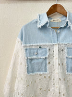 Carregar imagem no visualizador da galeria, Camisa oversize c/denim e bordado inglês HAPPY
