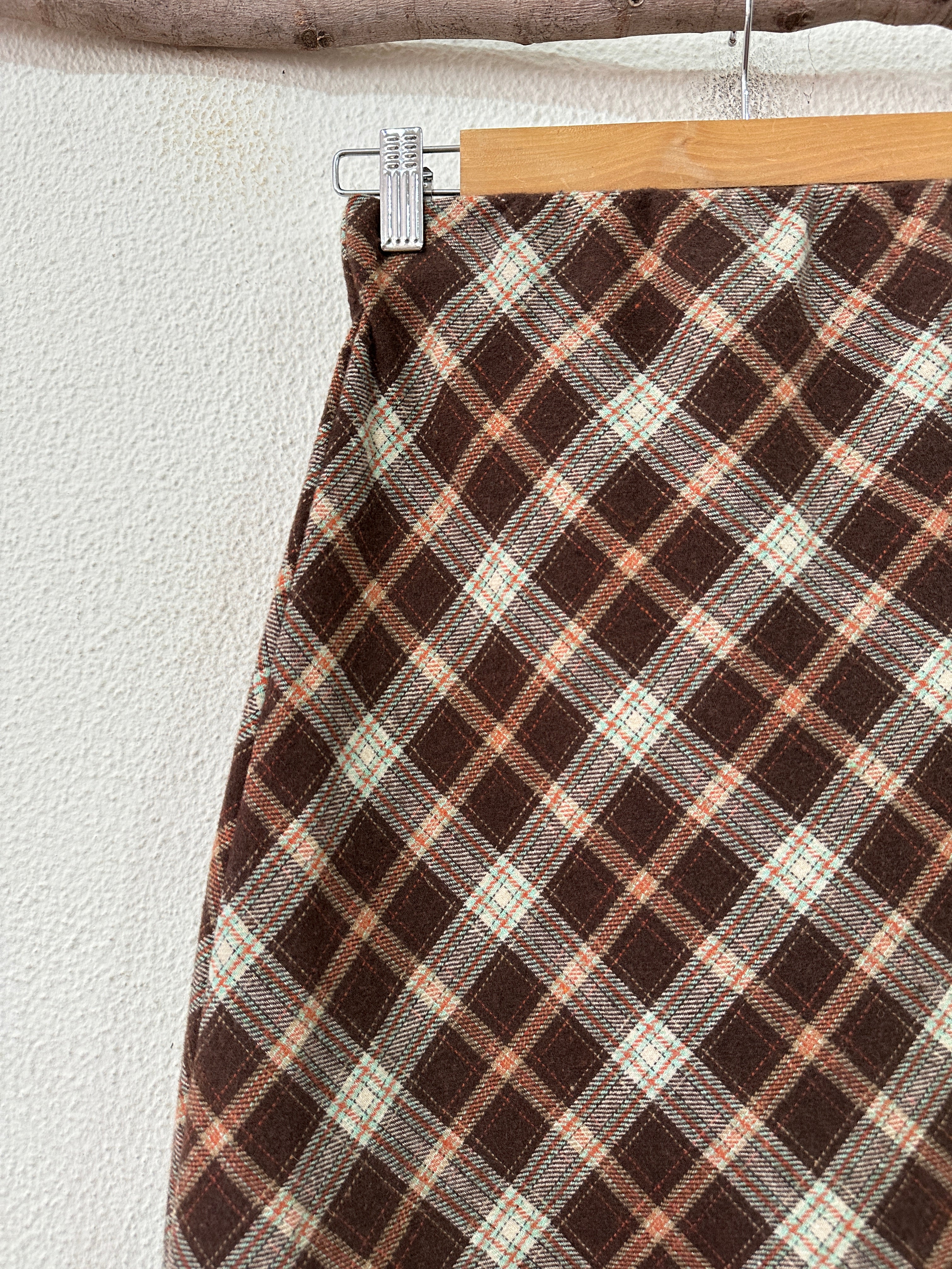 Saia assimétrica em fazenda c/renda CONWY