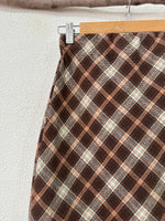 Carregar imagem no visualizador da galeria, Saia assimétrica em fazenda c/renda CONWY
