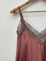 Load image in the gallery viewer,Top de cetim c/ renda SOPHISTICATED
