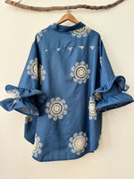 Carregar imagem no visualizador da galeria, Camisa denim oversize bordada MALI
