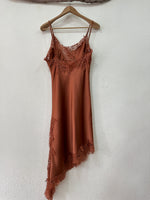 Load image in the gallery viewer,Top/ vestido assimétrico acetinado MUSE
