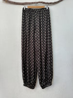 Load image in the gallery viewer,Calças em cetim estilo bombachas MERZOUGA
