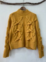 Load image in the gallery viewer,Camisola de malha c/ torcidos ZLATA
