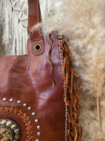 Carregar imagem no visualizador da galeria, Mala em pele c/ tachas e franjas RUBY
