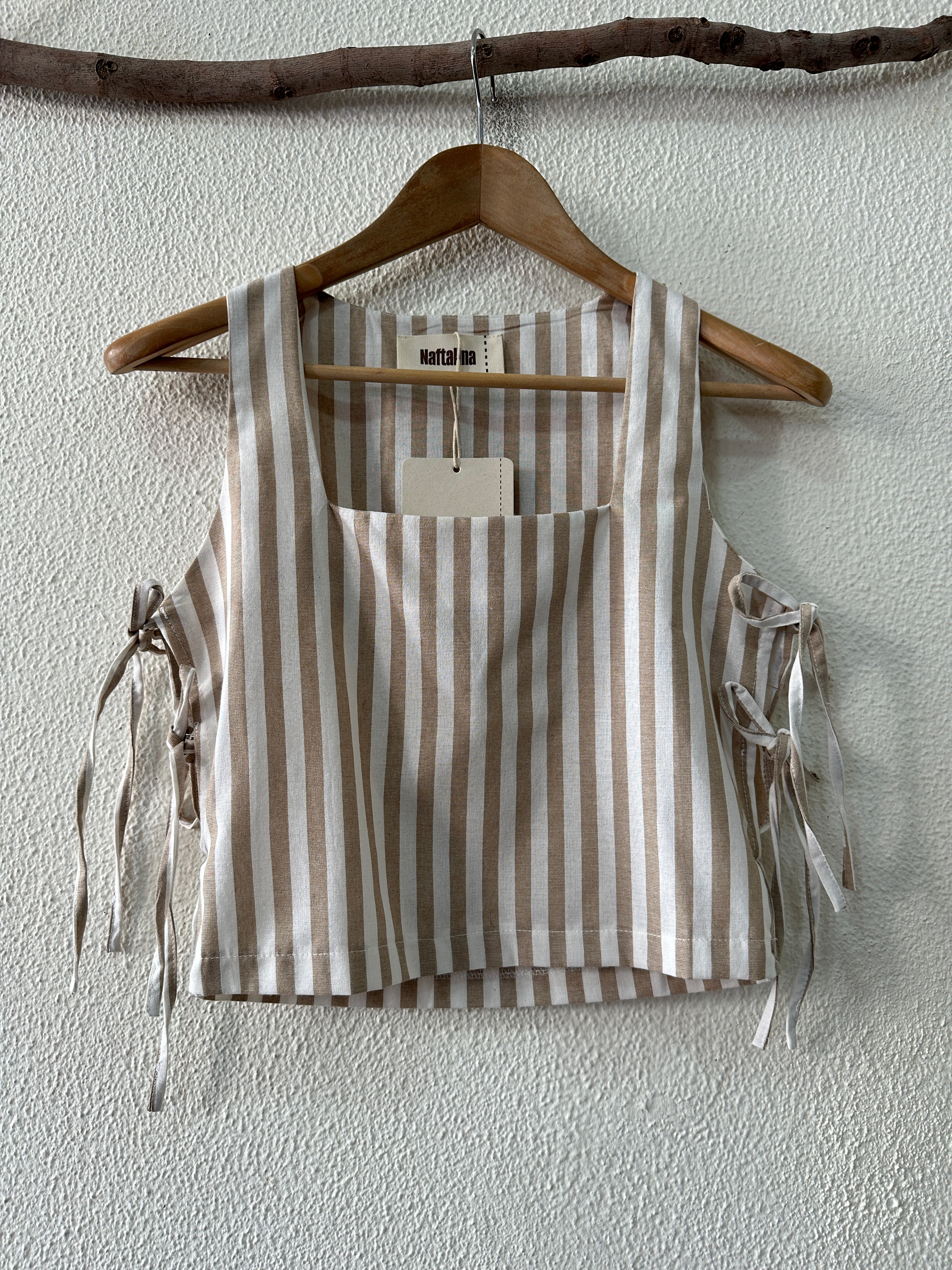 Conjunto de top e saia recortada ONDINE