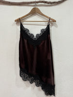 Load image in the gallery viewer,Top assimétrico de veludo c/ renda MARGOT
