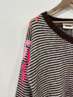 Load image in the gallery viewer,Camisola de malha c/ bordados PEONY
