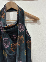 Load image in the gallery viewer,Top assimétrico em veludo c/ decote drapeado VIVIENNE
