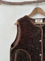 Load image in the gallery viewer,Colete de pelo encaracolado LAMB
