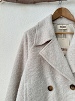 Load image in the gallery viewer,Casaco curto em fazenda forrado AMBER
