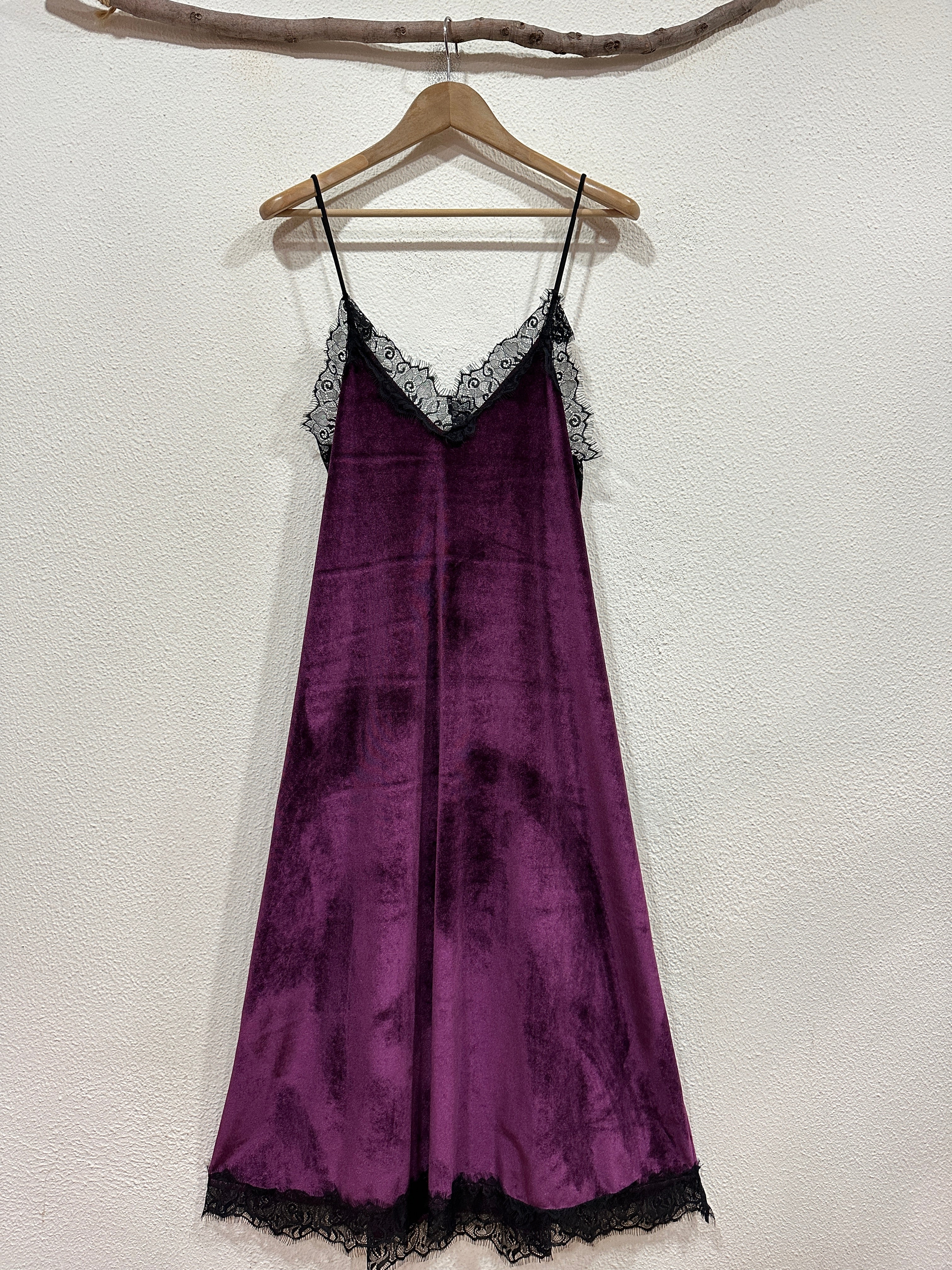 Vestido em veludo cristal c/renda AMETHYST