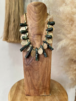 Load image in the gallery viewer,Colar curto REYNA
