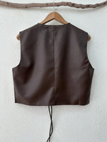 Load image in the gallery viewer,Colete em ecopele bordado WOODSTOCK
