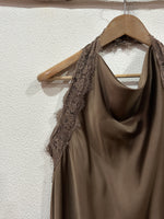 Carica l&#39;immagine nel visualizzatore della galleria,Top em cetim c/rendas e decote em halter SANDIE
