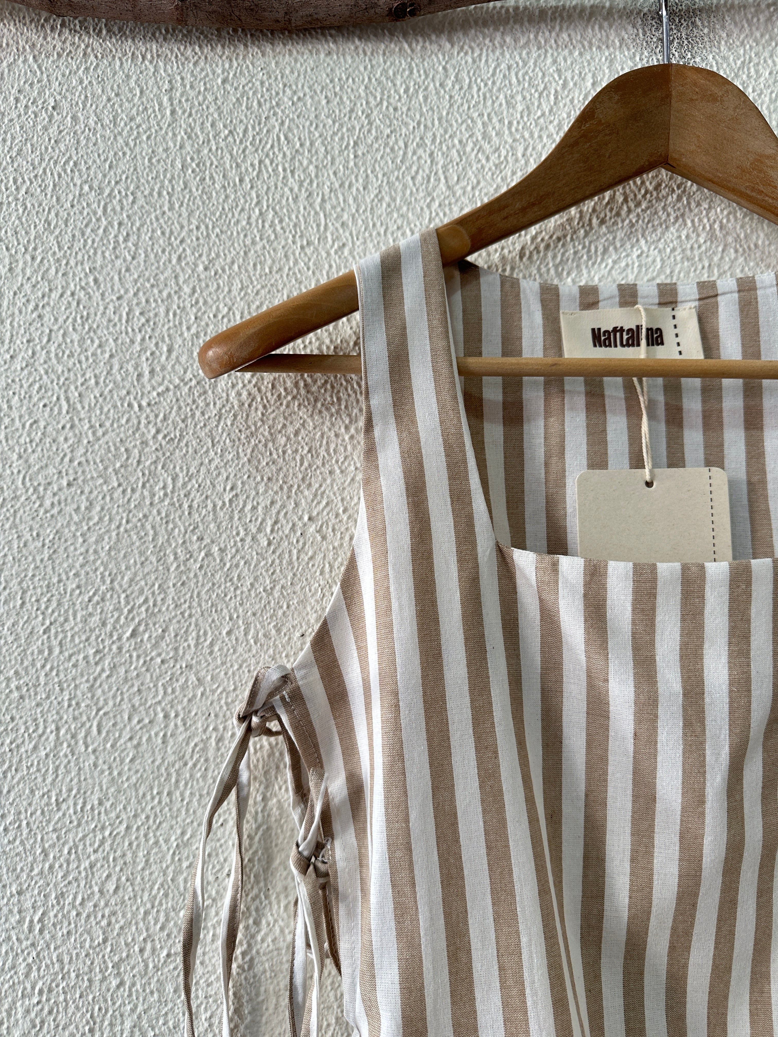 Conjunto de top e saia recortada ONDINE