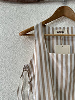 Load image in the gallery viewer,Conjunto de top e saia recortada ONDINE
