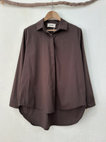 Load image in the gallery viewer,Camisa regular fit assimétrica BASIC
