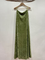 Carregar imagem no visualizador da galeria, Vestido aveludado c/decote drapeado SPINEL
