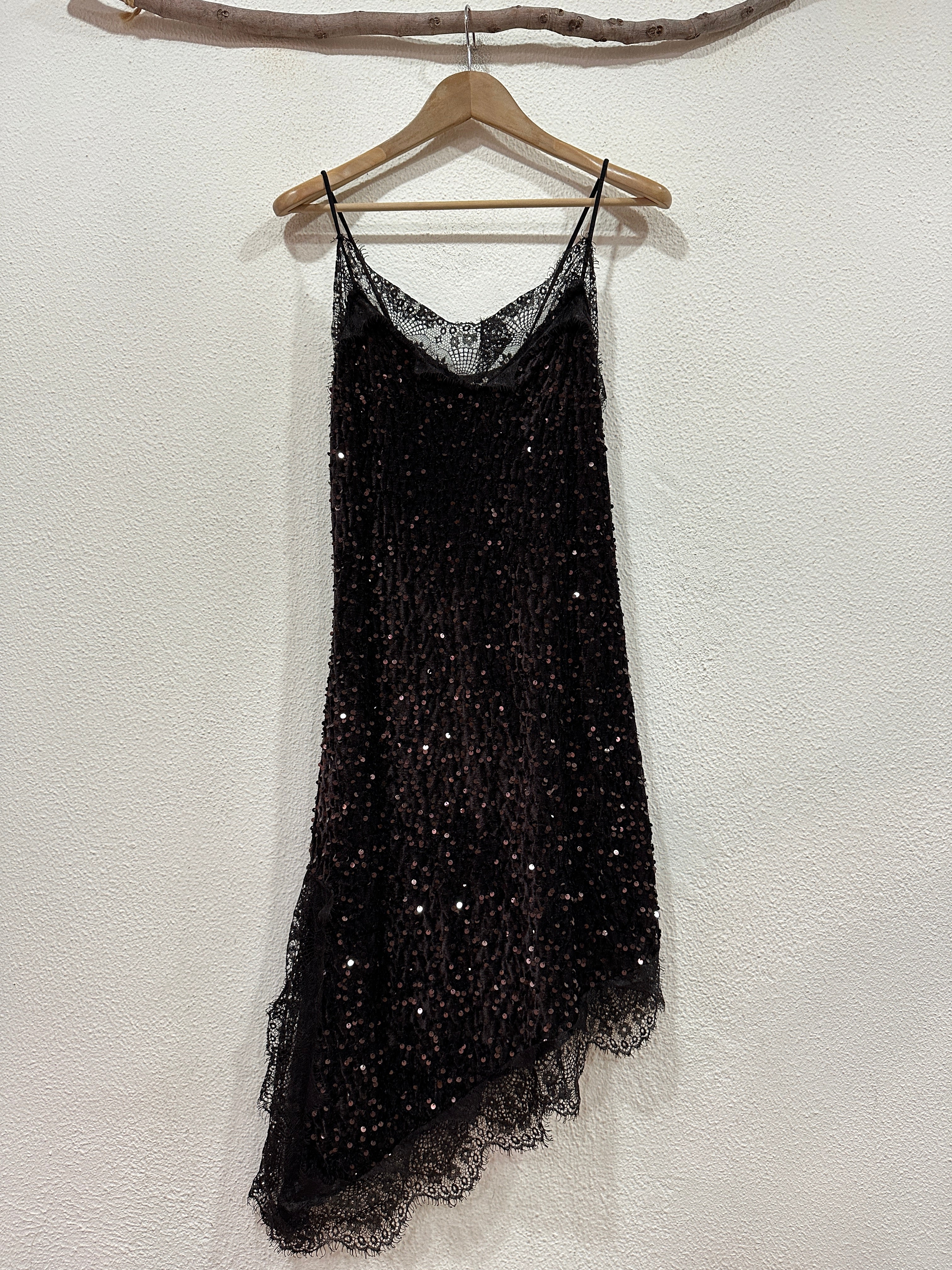 Vestido curto assimétrico em veludo c/lantejoulas SAPPHIRE