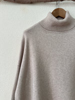 Load image in the gallery viewer,Camisola de malha c/ gola DEBORAH
