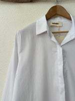 Load image in the gallery viewer,Camisa regular fit assimétrica BASIC
