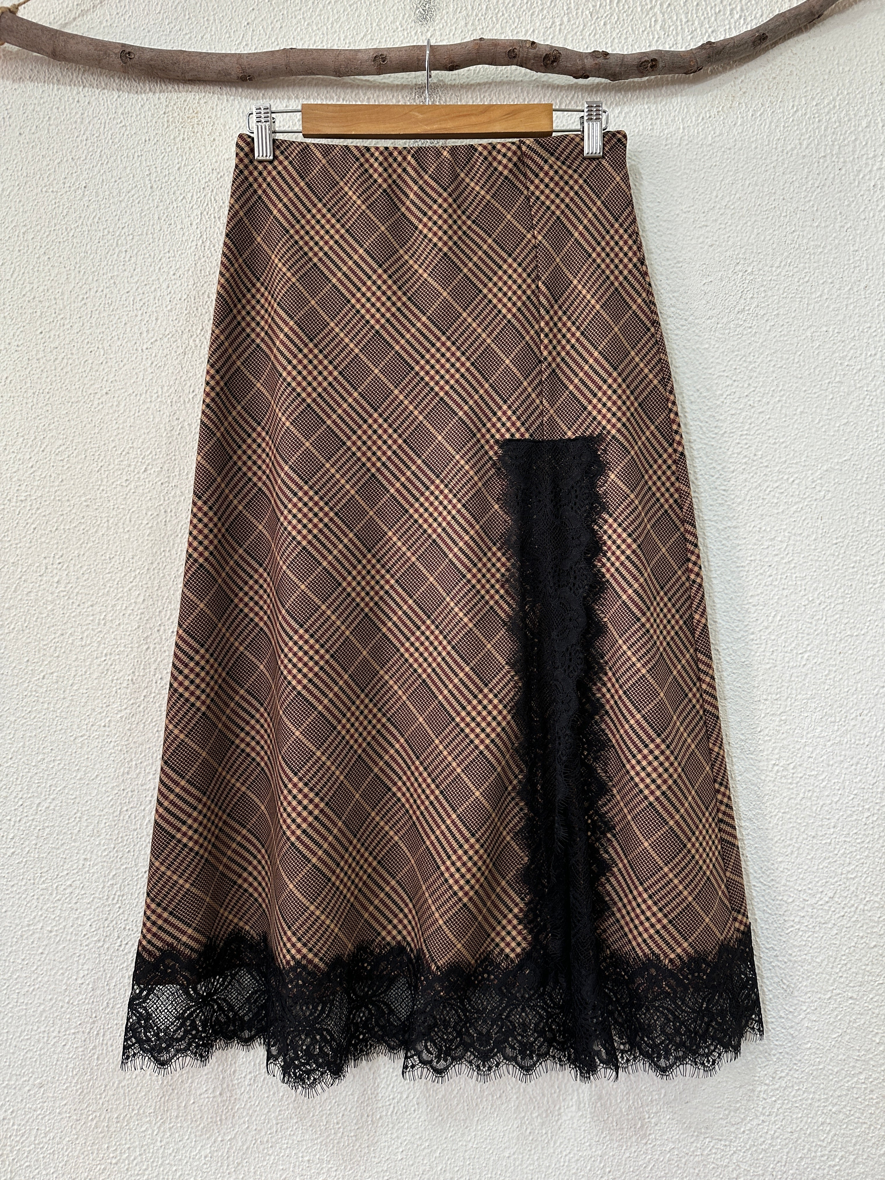 Saia c/ recorte e renda WALES