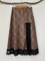 Load image in the gallery viewer,Saia c/ recorte e renda WALES
