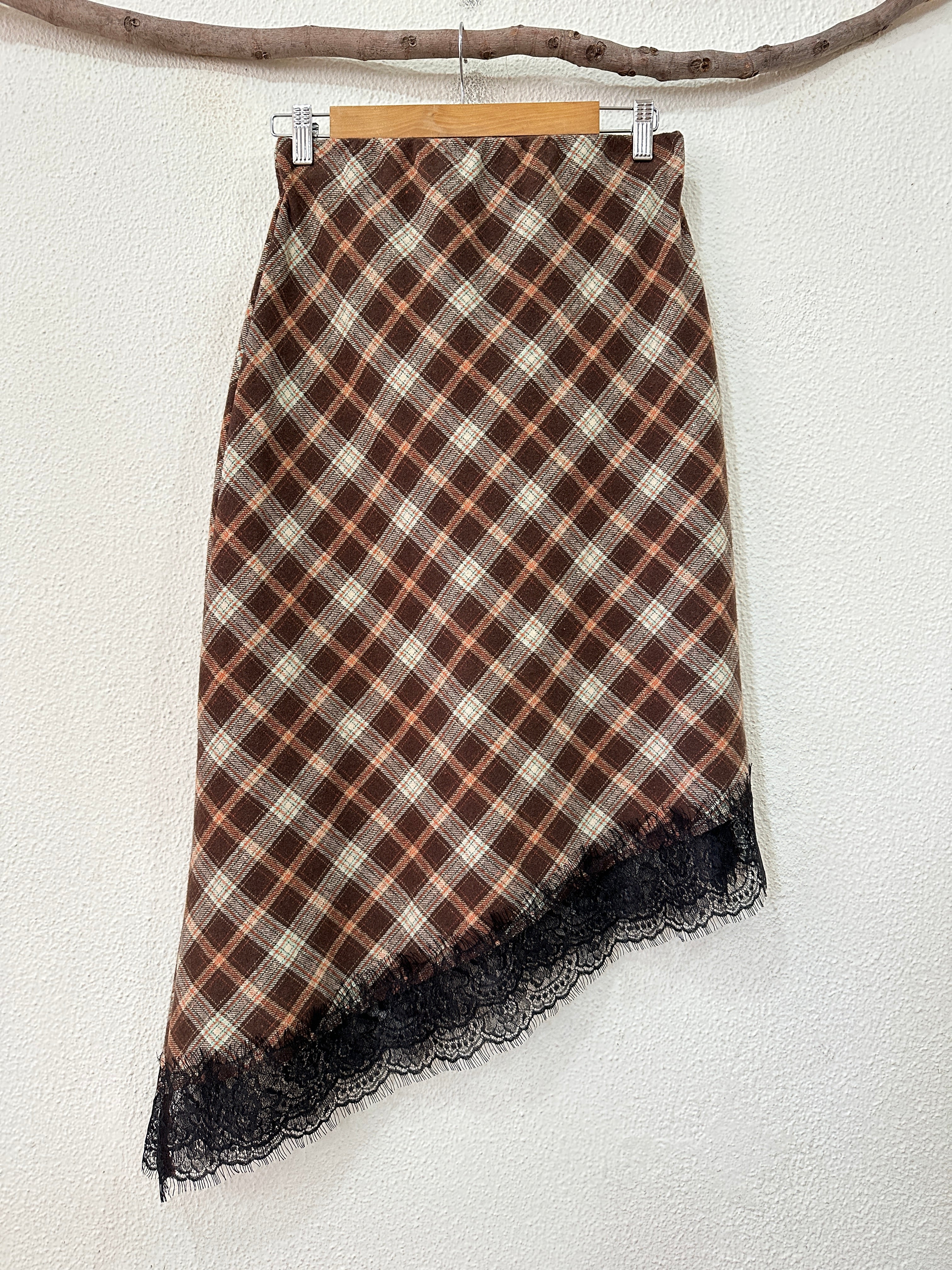 Saia assimétrica em fazenda c/renda CONWY