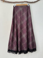 Carregar imagem no visualizador da galeria, Saia evasê em malha c/ recorte e renda MEREDITH
