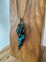 Load image in the gallery viewer,Colar comprido FEATHER
