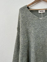 Load image in the gallery viewer,Camisola de malha assimétrica comprida YOLANDA
