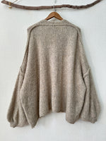 Load image in the gallery viewer,Casaco de malha oversize ELLA
