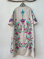 Chargez l'image dans la visionneuse de la galerie,Vestido camiseiro bordado c/ bolsos PRIYANKA

